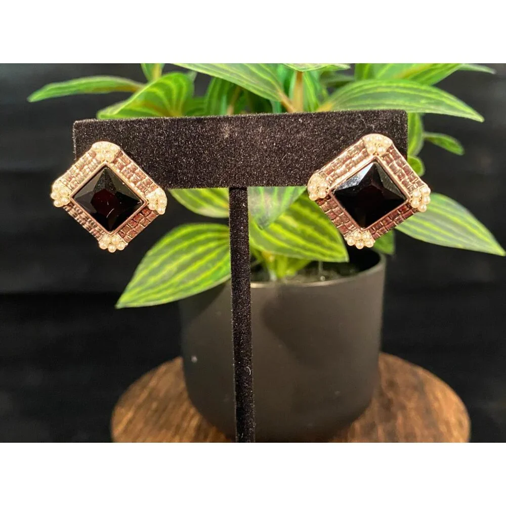 NEW, NEVER WORN Vintage Square Stud Earrings